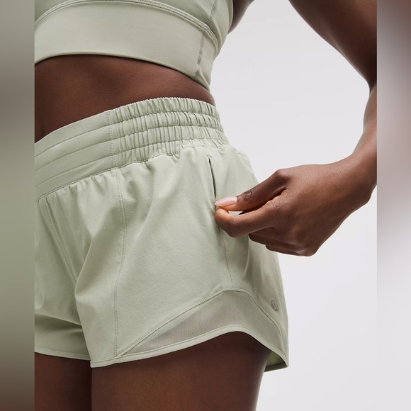 Lululemon Hotty Hot High-Rise Short 2.5" - Fog Green, Size 6 - Picture 5 of 10